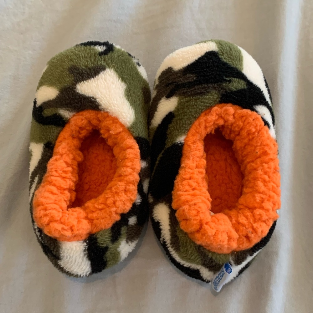 🔴 *5 for $20 Sale* Baby boy Snoozie slippers size 3-6 months